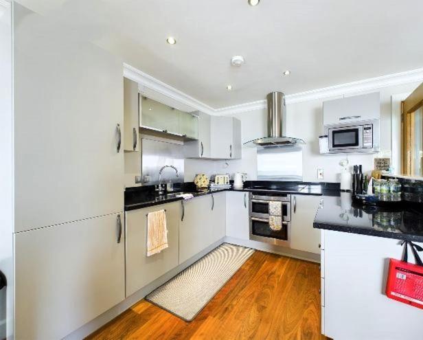 Cosy 3 Bedroom Apartment In Central Portrush With Sea Views Luaran gambar